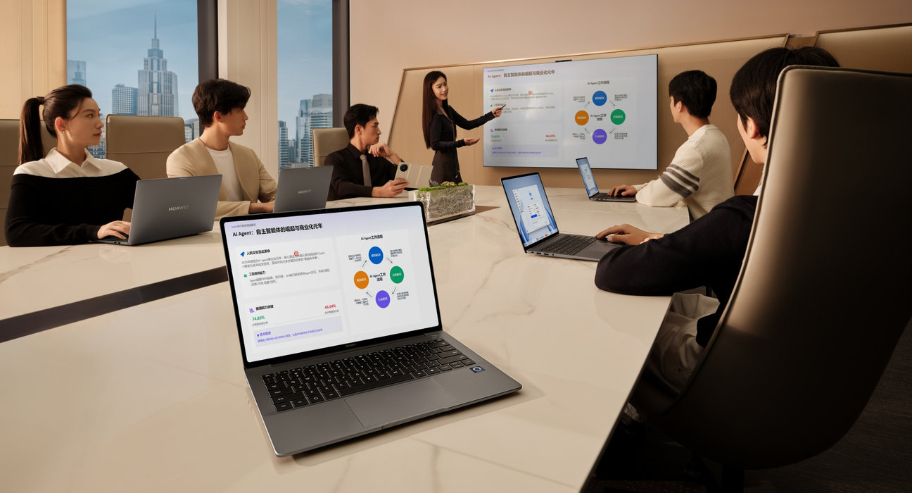 用户使用华为擎云 HM740 与 HUAWEI M-PEN 3 做会议演示，展示了空鼠模式
