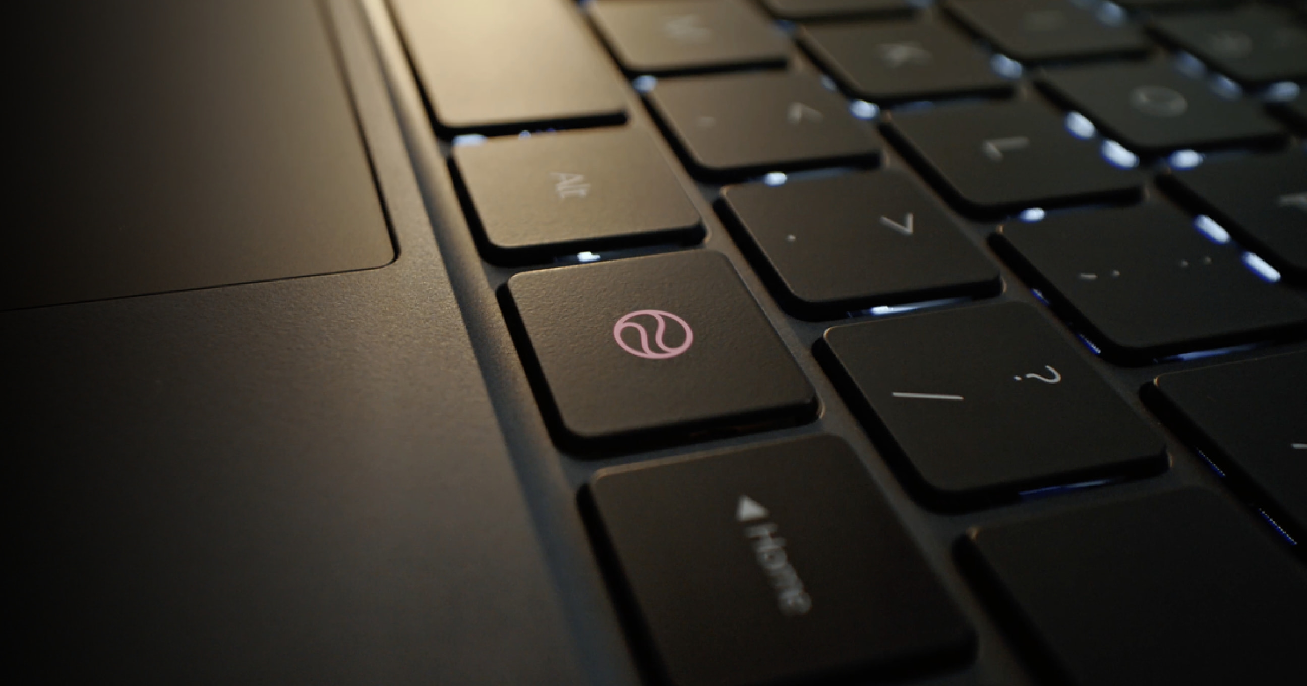 华为擎云 HM940 的智慧键视频，展示了小艺智慧键的功能