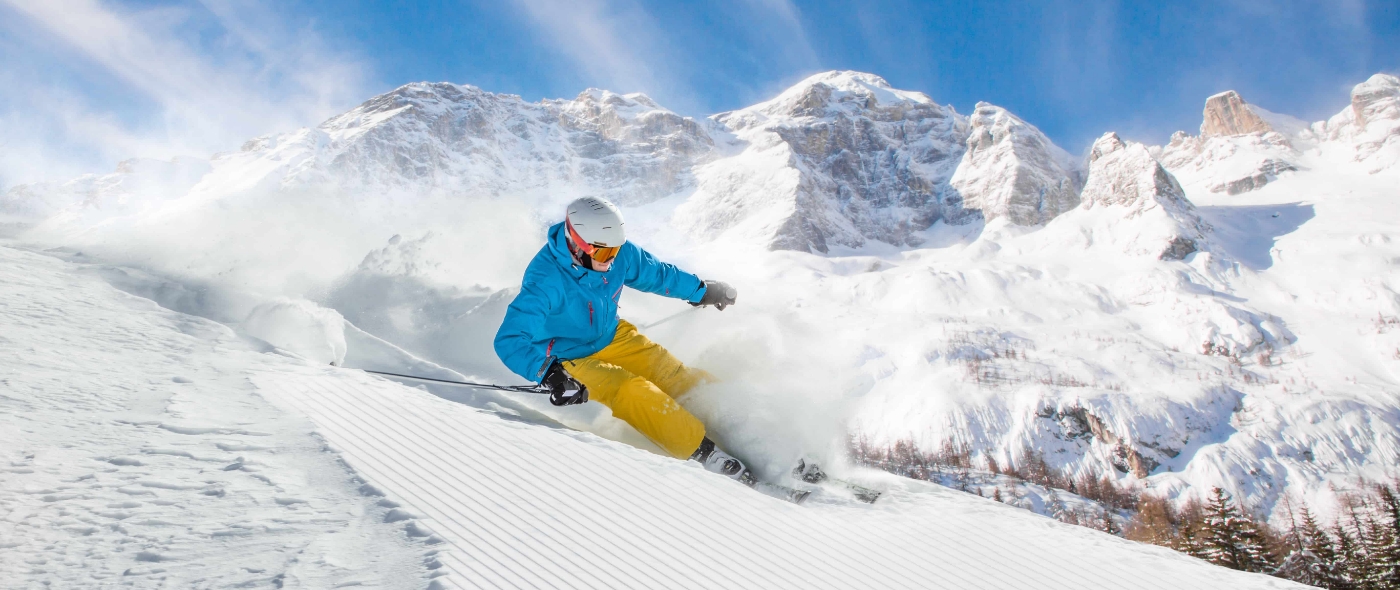 用户佩戴华为擎云 H3540 滑雪